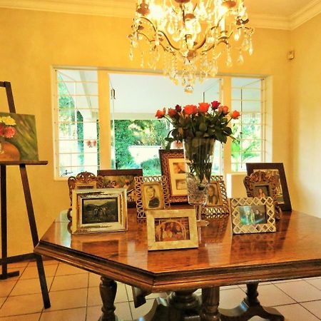 Vair'S Place Guest House In Sandton Paulshof - Apartment, Lux Suites & Spa Johannesburg Bagian luar foto
