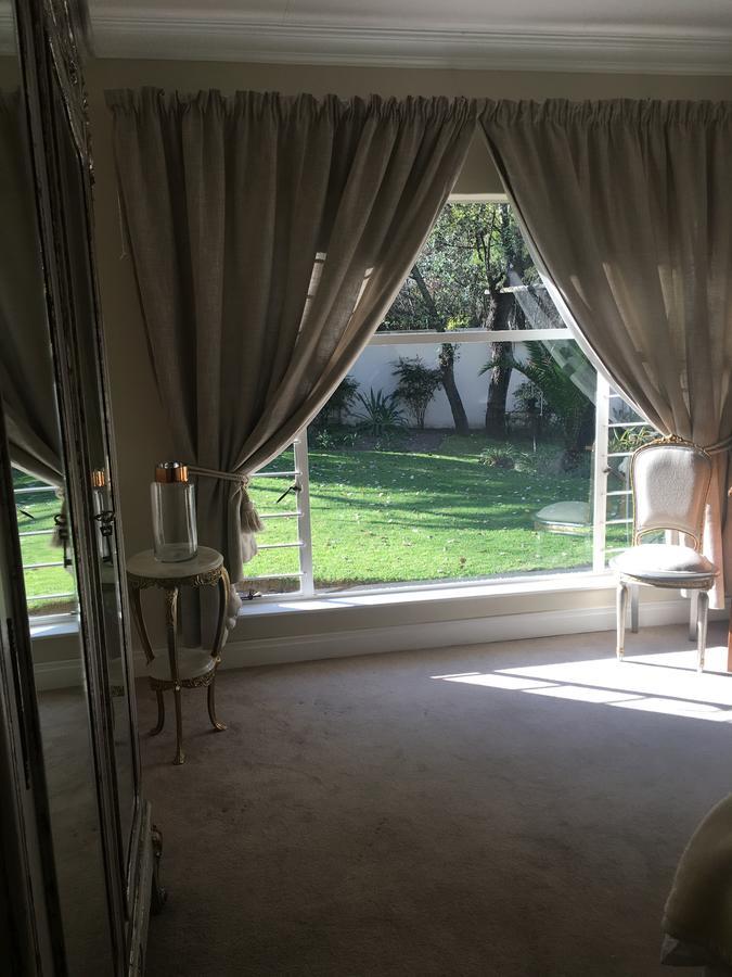 Vair'S Place Guest House In Sandton Paulshof - Apartment, Lux Suites & Spa Johannesburg Bagian luar foto