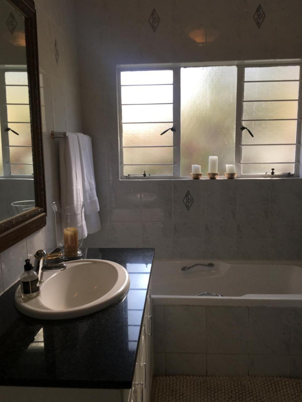 Vair'S Place Guest House In Sandton Paulshof - Apartment, Lux Suites & Spa Johannesburg Bagian luar foto