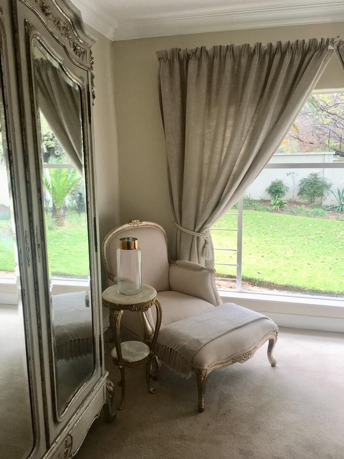 Vair'S Place Guest House In Sandton Paulshof - Apartment, Lux Suites & Spa Johannesburg Bagian luar foto