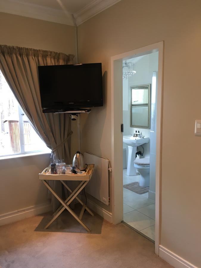 Vair'S Place Guest House In Sandton Paulshof - Apartment, Lux Suites & Spa Johannesburg Bagian luar foto