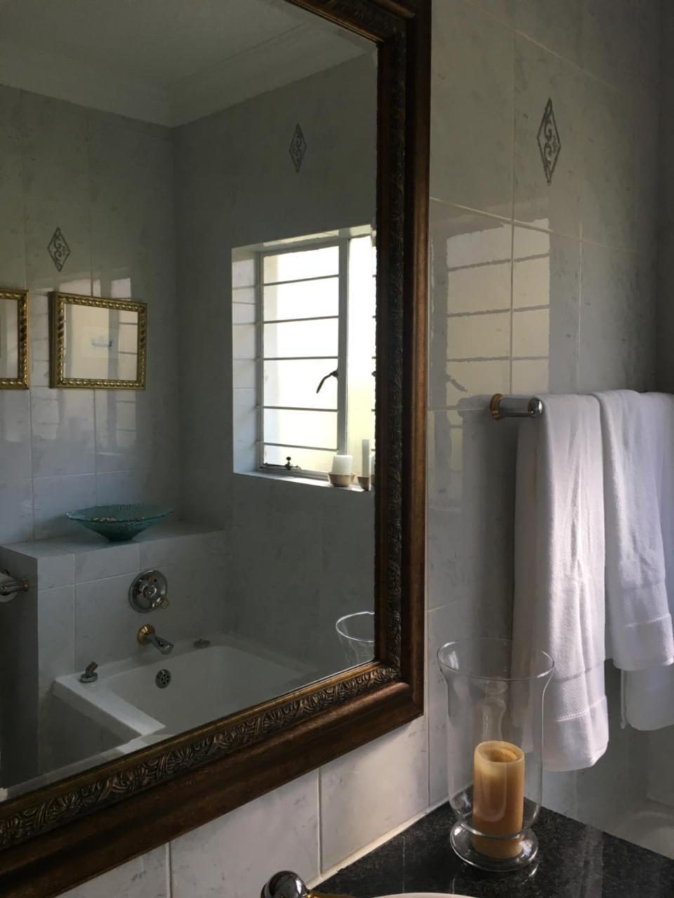 Vair'S Place Guest House In Sandton Paulshof - Apartment, Lux Suites & Spa Johannesburg Bagian luar foto