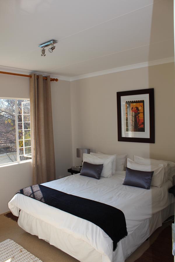 Vair'S Place Guest House In Sandton Paulshof - Apartment, Lux Suites & Spa Johannesburg Bagian luar foto