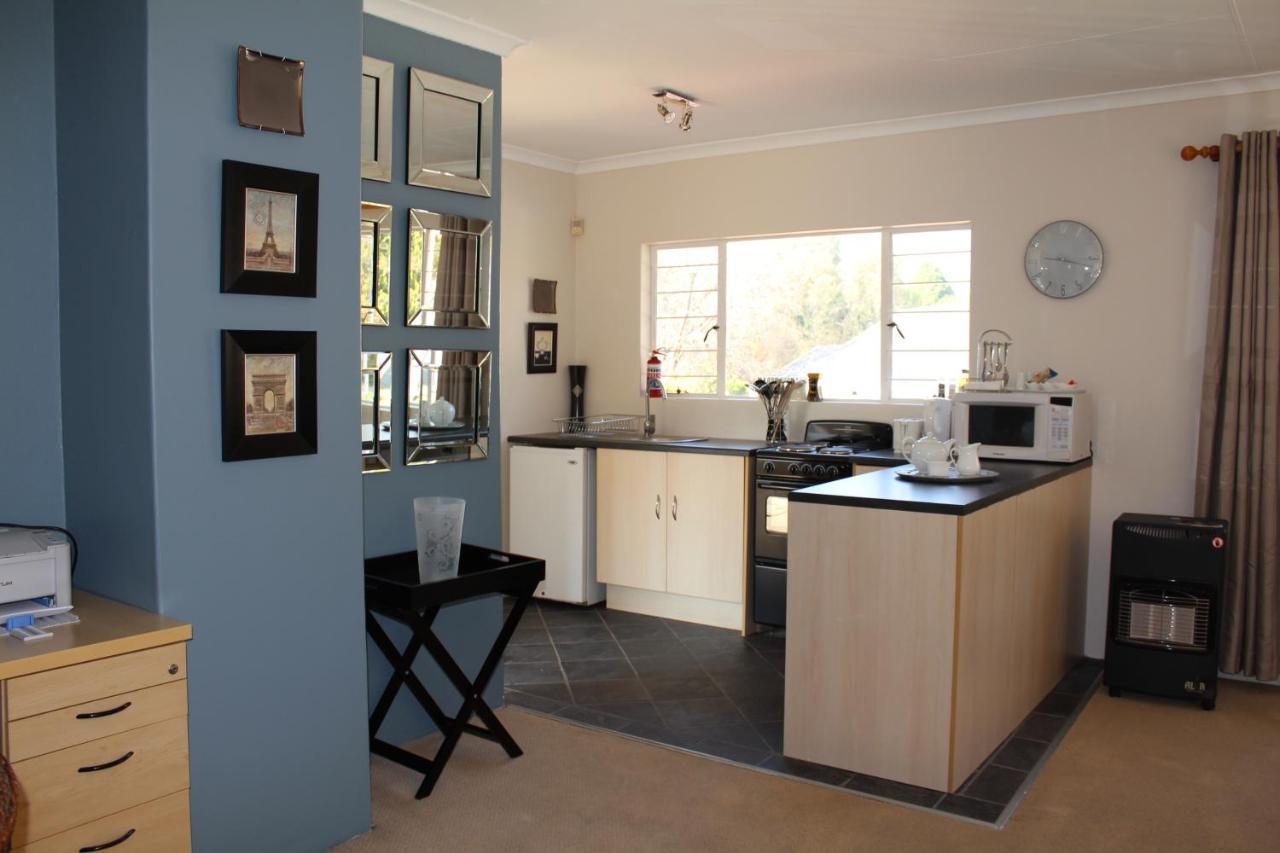Vair'S Place Guest House In Sandton Paulshof - Apartment, Lux Suites & Spa Johannesburg Bagian luar foto