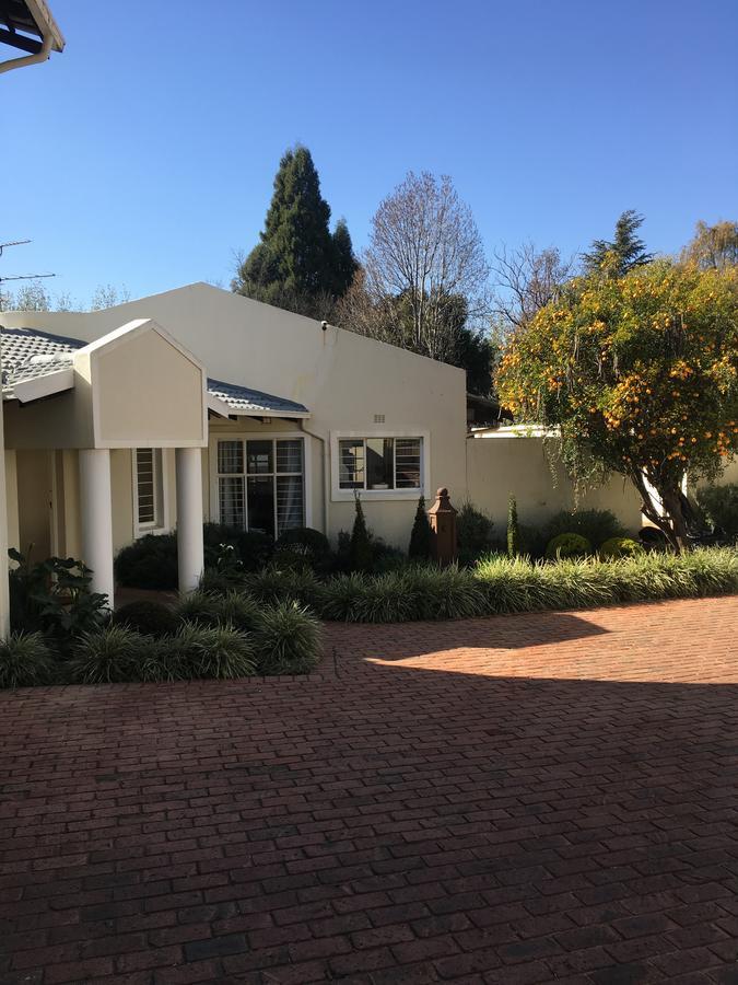 Vair'S Place Guest House In Sandton Paulshof - Apartment, Lux Suites & Spa Johannesburg Bagian luar foto