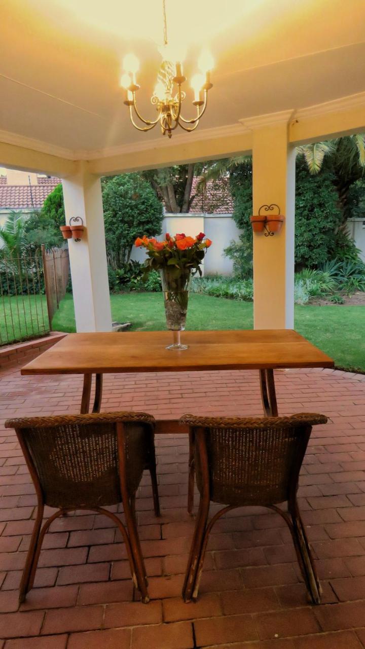 Vair'S Place Guest House In Sandton Paulshof - Apartment, Lux Suites & Spa Johannesburg Bagian luar foto