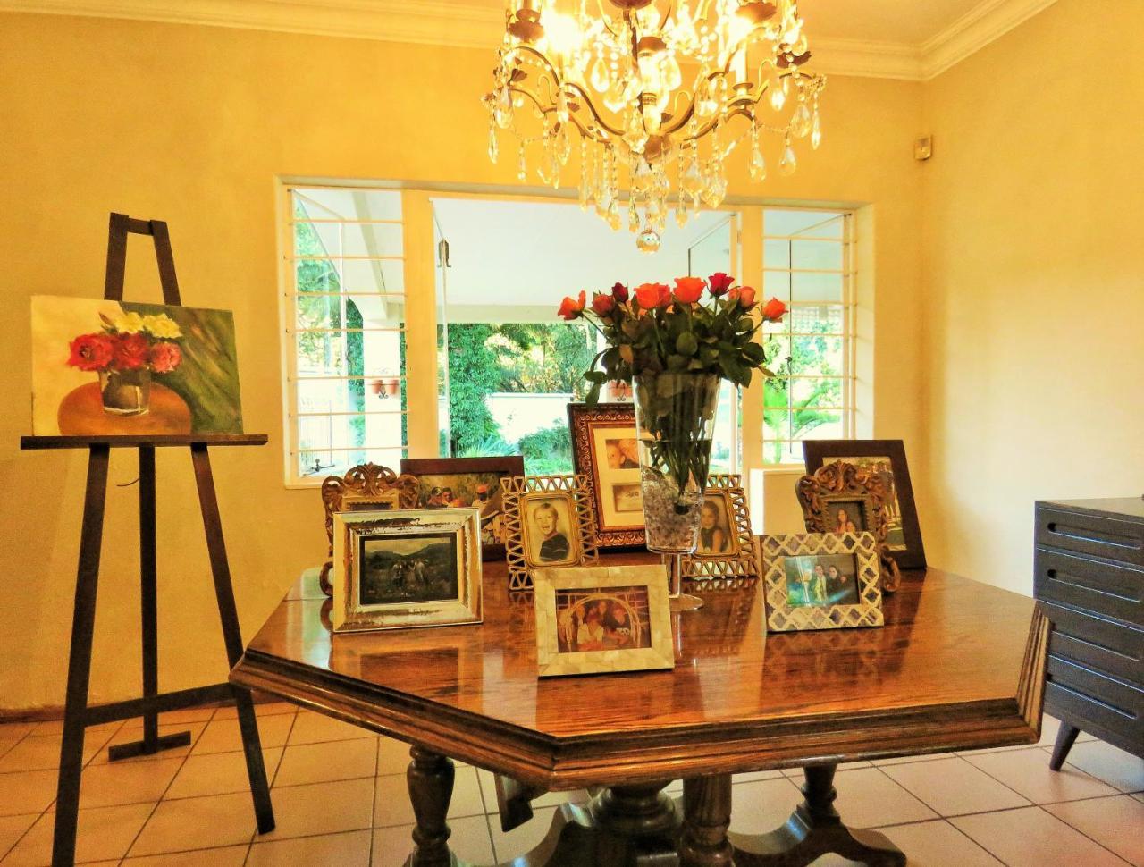 Vair'S Place Guest House In Sandton Paulshof - Apartment, Lux Suites & Spa Johannesburg Bagian luar foto
